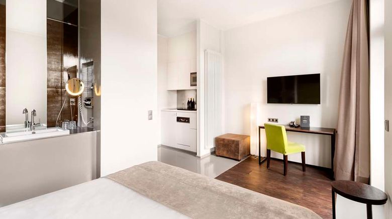 <b>Lux Eleven Berlin-Mitte Room</b>. Images powered by <a href="https://iceportal.shijigroup.com/" title="IcePortal" target="_blank">IcePortal</a>.