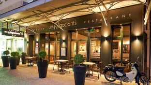 Les Negociants Hotel