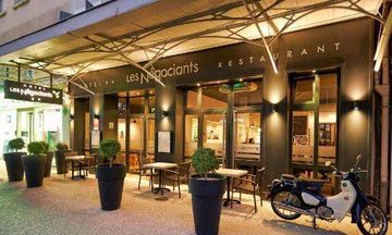 Les Negociants Hotel