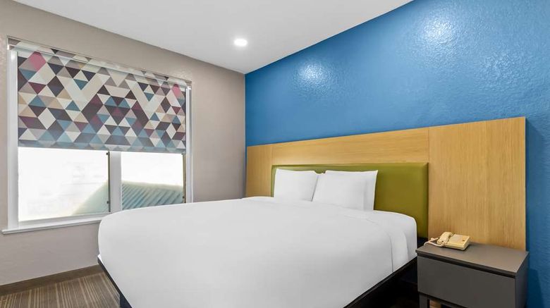 <b>Sonesta Essential IAH Airport Room</b>. Images powered by <a href="https://iceportal.shijigroup.com/" title="IcePortal" target="_blank">IcePortal</a>.