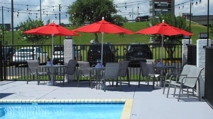 Best Western Plus D'Iberville Pool