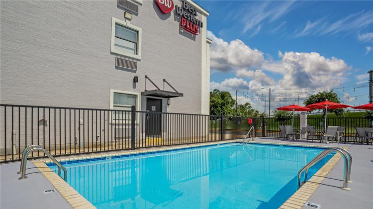 Best Western Plus D'Iberville Pool