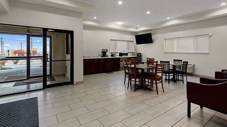 <b>Red Lion Inn & Suites Caseyville Lobby</b>. Images powered by <a href="https://iceportal.shijigroup.com/" title="IcePortal" target="_blank">IcePortal</a>.