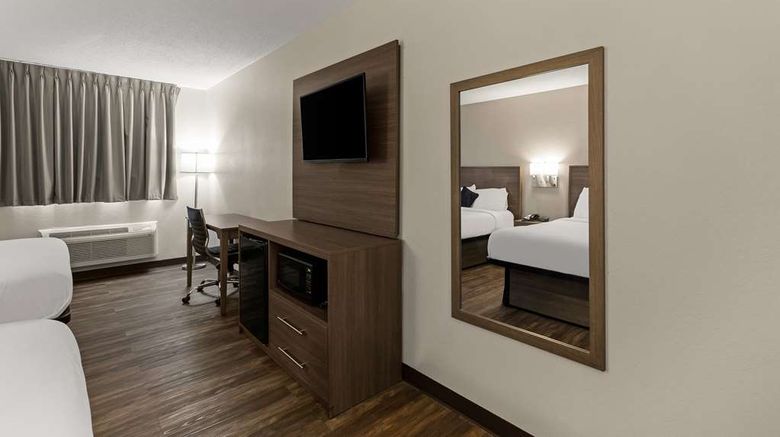 <b>Red Lion Inn & Suites Caseyville Room</b>. Images powered by <a href="https://iceportal.shijigroup.com/" title="IcePortal" target="_blank">IcePortal</a>.