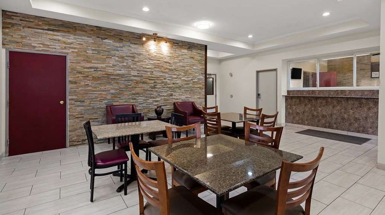 <b>Red Lion Inn & Suites Caseyville Restaurant</b>. Images powered by <a href="https://iceportal.shijigroup.com/" title="IcePortal" target="_blank">IcePortal</a>.