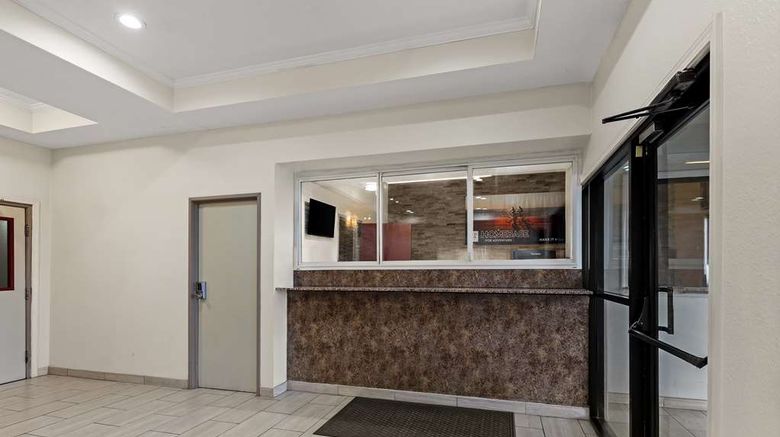 <b>Red Lion Inn & Suites Caseyville Lobby</b>. Images powered by <a href="https://iceportal.shijigroup.com/" title="IcePortal" target="_blank">IcePortal</a>.