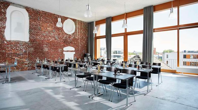 <b>Factory Hotel Meeting</b>. Images powered by <a href="https://iceportal.shijigroup.com/" title="IcePortal" target="_blank">IcePortal</a>.