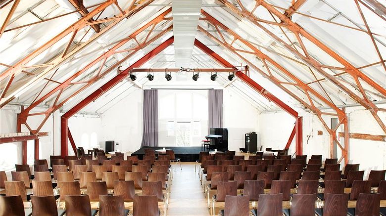 <b>Factory Hotel Meeting</b>. Images powered by <a href="https://iceportal.shijigroup.com/" title="IcePortal" target="_blank">IcePortal</a>.