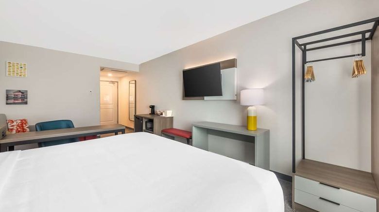 <b>Comfort Suites Suite</b>. Images powered by <a href="https://iceportal.shijigroup.com/" title="IcePortal" target="_blank">IcePortal</a>.