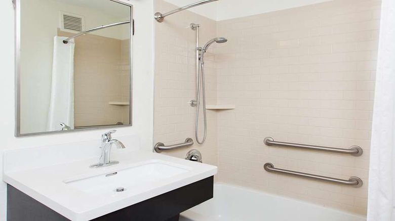 <b>Sonesta Simply Suites Lansing Room</b>. Images powered by <a href="https://iceportal.shijigroup.com/" title="IcePortal" target="_blank">IcePortal</a>.