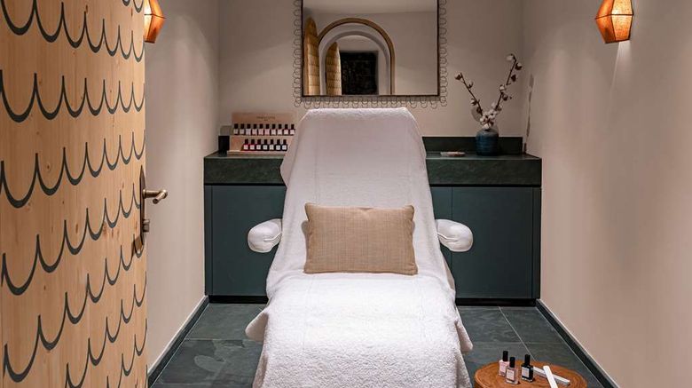 <b>Hotel Le Coucou Meribel Suite</b>. Images powered by <a href="https://iceportal.shijigroup.com/" title="IcePortal" target="_blank">IcePortal</a>.