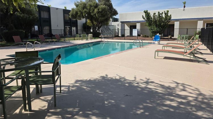 Days Hotel Peoria Glendale Area Pool