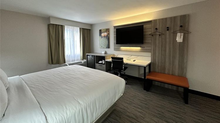 Days Hotel Peoria Glendale Area Room