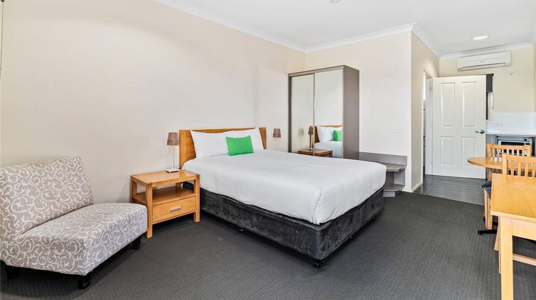 <b>Comfort Inn Bishops Lodge Suite</b>. Images powered by <a href="https://iceportal.shijigroup.com/" title="IcePortal" target="_blank">IcePortal</a>.