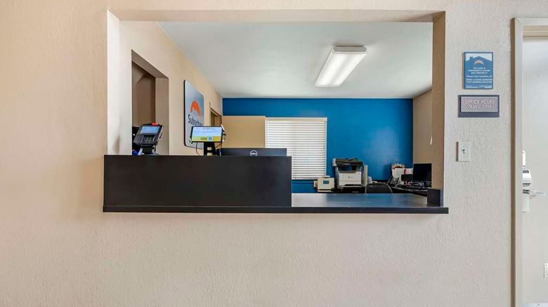 <b>Suburban Studios Louisville East Lobby</b>. Images powered by <a href="https://iceportal.shijigroup.com/" title="IcePortal" target="_blank">IcePortal</a>.