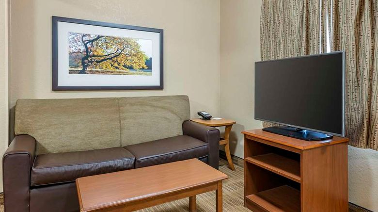 <b>Suburban Studios Louisville East Room</b>. Images powered by <a href="https://iceportal.shijigroup.com/" title="IcePortal" target="_blank">IcePortal</a>.