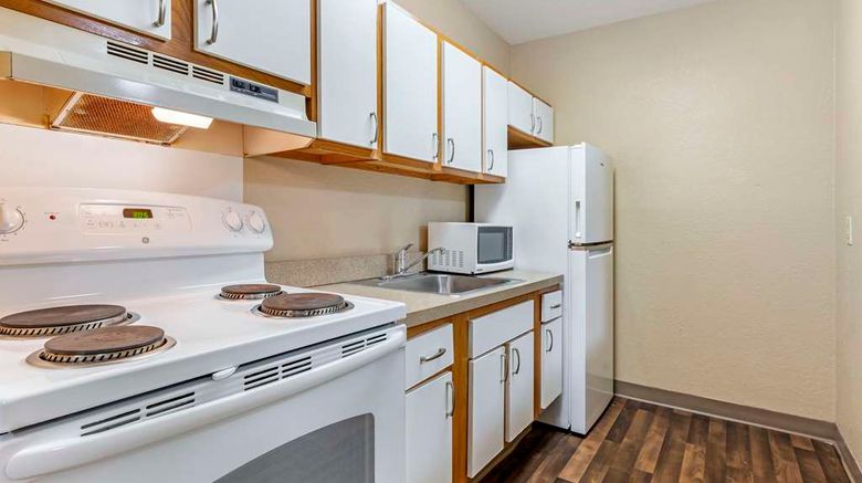 <b>Suburban Studios Louisville East Room</b>. Images powered by <a href="https://iceportal.shijigroup.com/" title="IcePortal" target="_blank">IcePortal</a>.