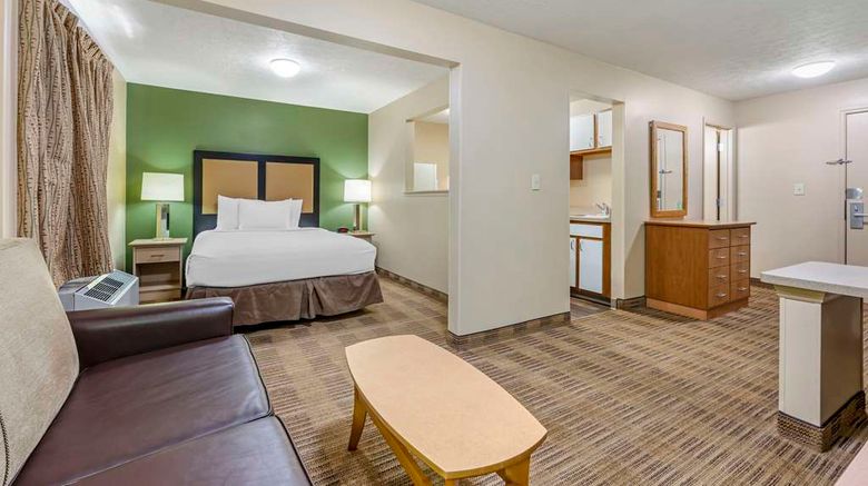 <b>Suburban Studios Louisville East Room</b>. Images powered by <a href="https://iceportal.shijigroup.com/" title="IcePortal" target="_blank">IcePortal</a>.