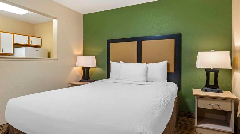 <b>Suburban Studios Louisville East Room</b>. Images powered by <a href="https://iceportal.shijigroup.com/" title="IcePortal" target="_blank">IcePortal</a>.