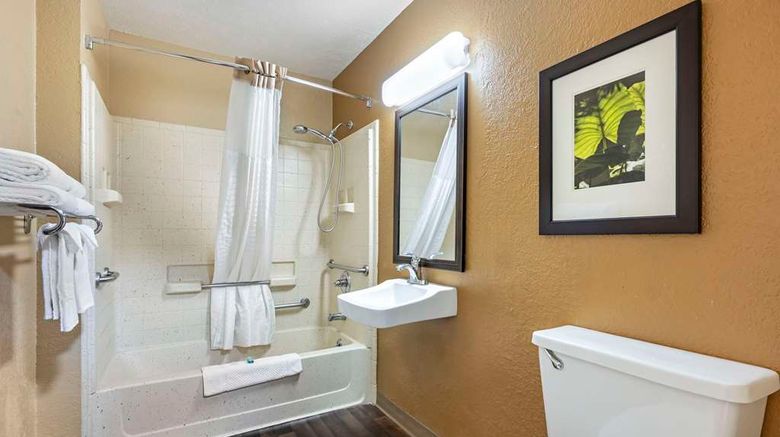 <b>Suburban Studios Louisville East Room</b>. Images powered by <a href="https://iceportal.shijigroup.com/" title="IcePortal" target="_blank">IcePortal</a>.