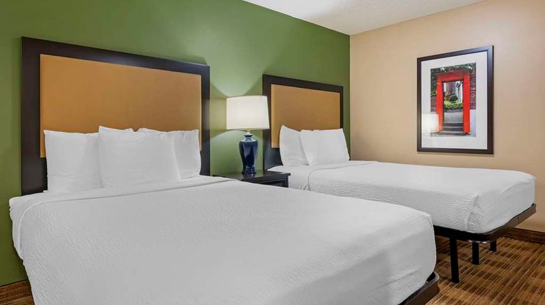 <b>Suburban Studios Louisville East Room</b>. Images powered by <a href="https://iceportal.shijigroup.com/" title="IcePortal" target="_blank">IcePortal</a>.