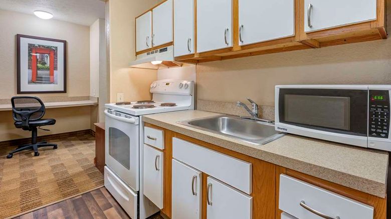 <b>Suburban Studios Louisville East Room</b>. Images powered by <a href="https://iceportal.shijigroup.com/" title="IcePortal" target="_blank">IcePortal</a>.