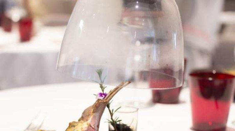 <b>La Residence Restaurant</b>. Images powered by <a href="https://iceportal.shijigroup.com/" title="IcePortal" target="_blank">IcePortal</a>.