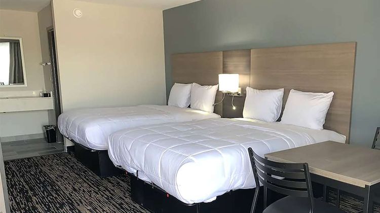 Super 8 by Wyndham Sulphur South Room