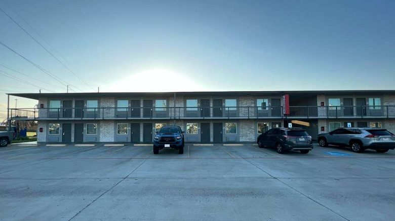 <b>Super 8 by Wyndham Sulphur South Exterior</b>. Images powered by <a href="https://iceportal.shijigroup.com/" title="IcePortal" target="_blank">IcePortal</a>.