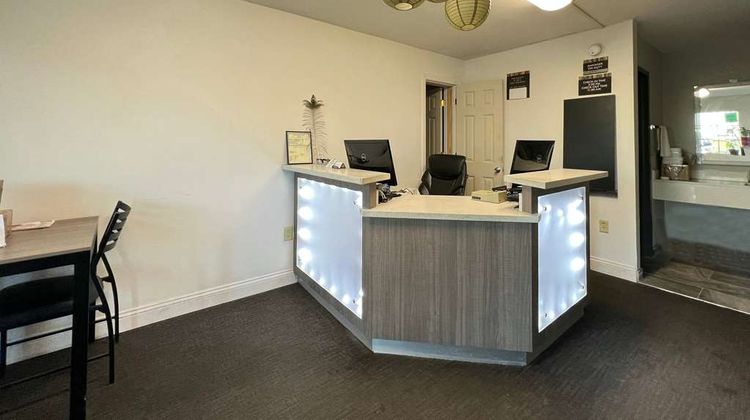 Super 8 by Wyndham Sulphur South Lobby