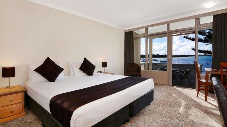 <b>Comfort Resort Waters Edge Room</b>. Images powered by <a href="https://iceportal.shijigroup.com/" title="IcePortal" target="_blank">IcePortal</a>.