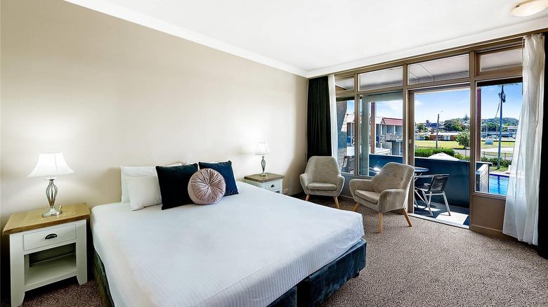 <b>Comfort Resort Waters Edge Room</b>. Images powered by <a href="https://iceportal.shijigroup.com/" title="IcePortal" target="_blank">IcePortal</a>.