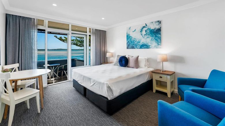 <b>Comfort Resort Waters Edge Room</b>. Images powered by <a href="https://iceportal.shijigroup.com/" title="IcePortal" target="_blank">IcePortal</a>.
