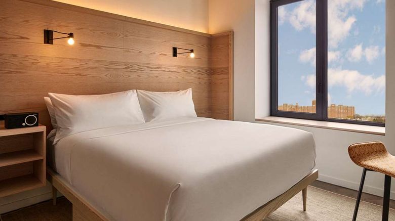 <b>Radio Hotel Room</b>. Images powered by <a href="https://iceportal.shijigroup.com/" title="IcePortal" target="_blank">IcePortal</a>.