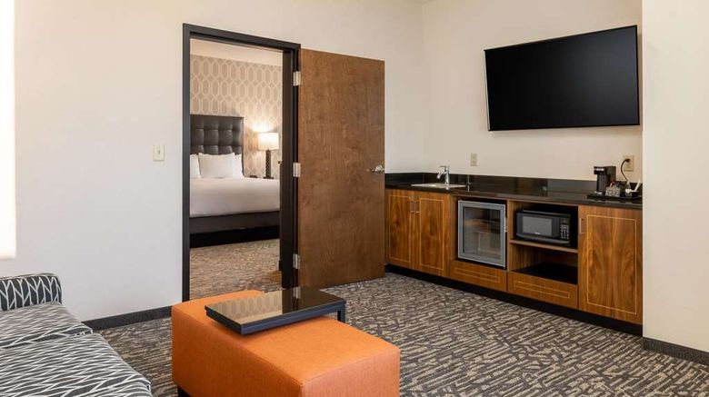 <b>Drury Plaza Hotel Dallas Arlington Room</b>. Images powered by <a href="https://iceportal.shijigroup.com/" title="IcePortal" target="_blank">IcePortal</a>.