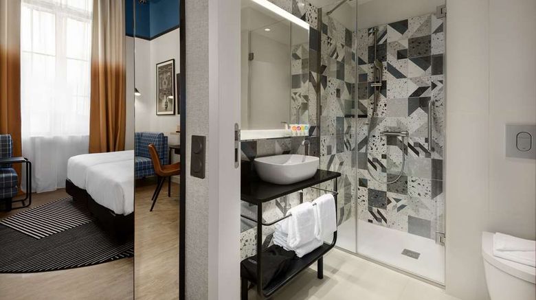 <b>Hyatt Place Rouen Room</b>. Images powered by <a href="https://iceportal.shijigroup.com/" title="IcePortal" target="_blank">IcePortal</a>.
