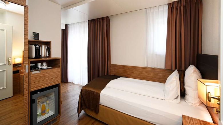 <b>Hotel Stoller Room</b>. Images powered by <a href="https://iceportal.shijigroup.com/" title="IcePortal" target="_blank">IcePortal</a>.