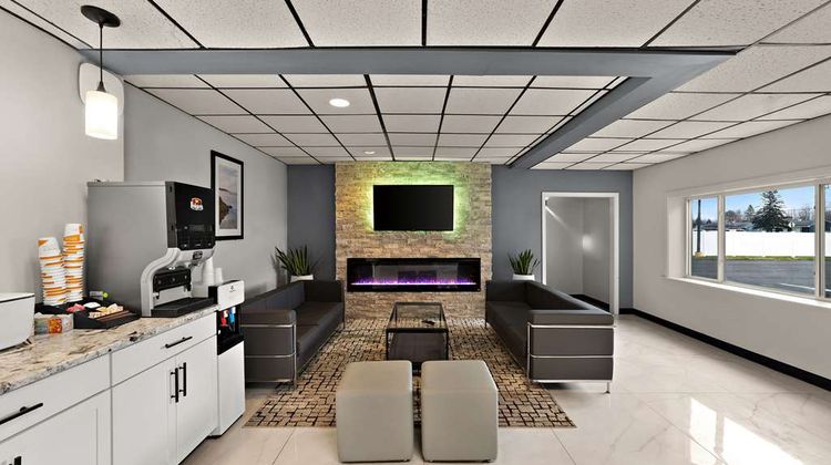 Quality Inn and Suites Caribou Lobby