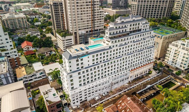 Radisson Hotel Chateau de Bangkok Exterior