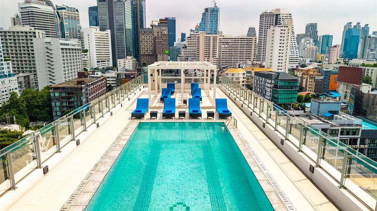 Radisson Hotel Chateau de Bangkok Pool