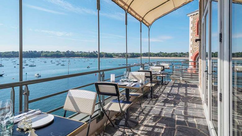 <b>Hotel Castelbrac Restaurant</b>. Images powered by <a href="https://iceportal.shijigroup.com/" title="IcePortal" target="_blank">IcePortal</a>.