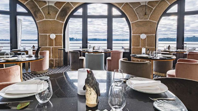 <b>Hotel Castelbrac Restaurant</b>. Images powered by <a href="https://iceportal.shijigroup.com/" title="IcePortal" target="_blank">IcePortal</a>.
