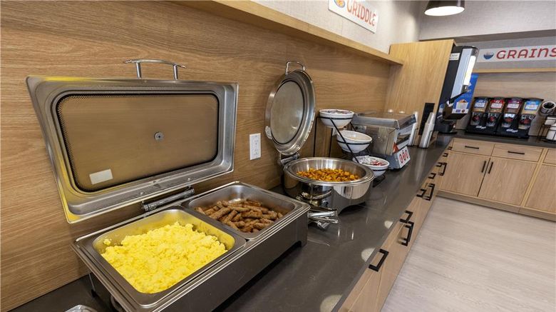 <b>Sonesta Simply Suites Lafayette Airport Restaurant</b>. Images powered by <a href="https://iceportal.shijigroup.com/" title="IcePortal" target="_blank">IcePortal</a>.