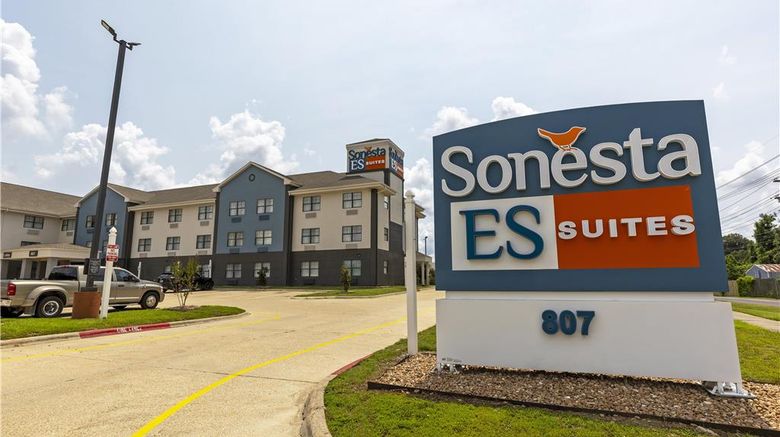 <b>Sonesta Simply Suites Lafayette Airport Exterior</b>. Images powered by <a href="https://iceportal.shijigroup.com/" title="IcePortal" target="_blank">IcePortal</a>.