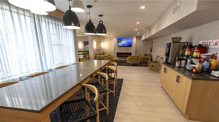 Sonesta ES Suites Lafayette Airport Lobby