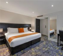 Hotel Grand Chancellor Room