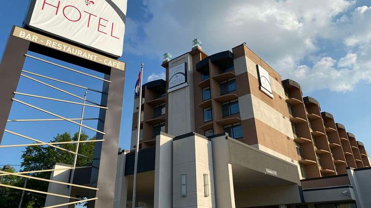 Hotel RL St Louis Airport Exterior