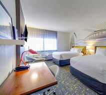 Hotel RL St Louis Airport Room