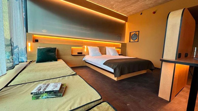 <b>Mix Hotel Room</b>. Images powered by <a href="https://iceportal.shijigroup.com/" title="IcePortal" target="_blank">IcePortal</a>.