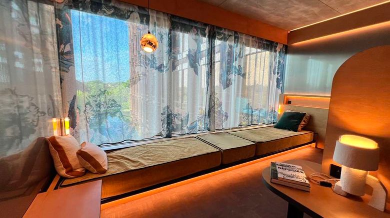 <b>Mix Hotel Room</b>. Images powered by <a href="https://iceportal.shijigroup.com/" title="IcePortal" target="_blank">IcePortal</a>.